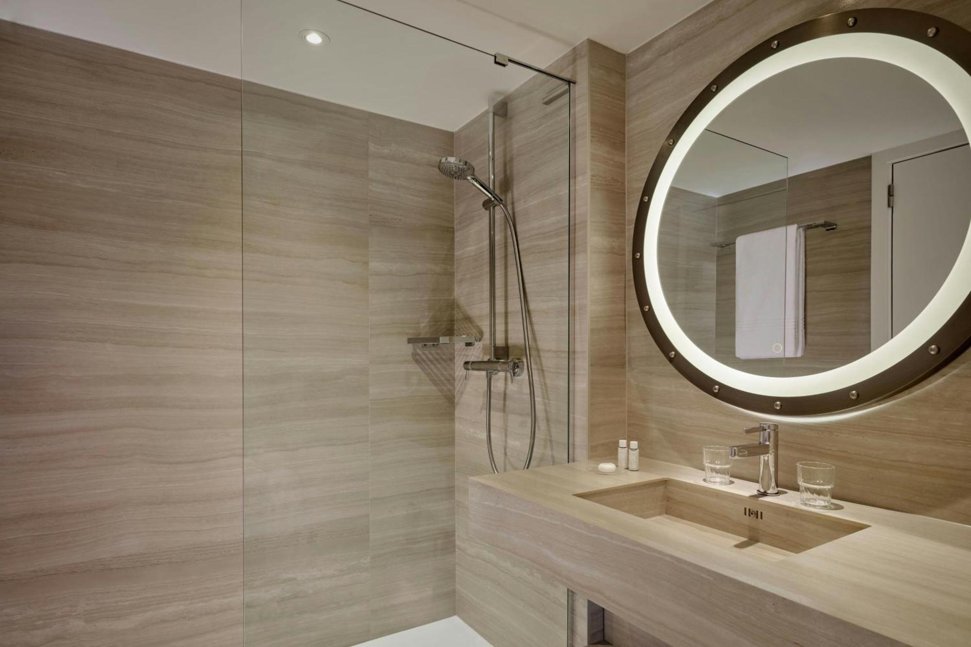 One bedroom Suite, 1 King